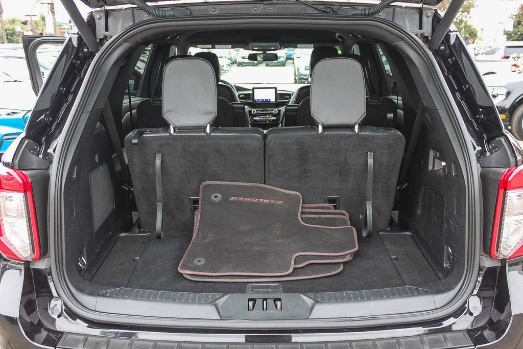 Used 2023 Ford Explorer ST-Line w/ Class IV Trailer Tow Package image 32