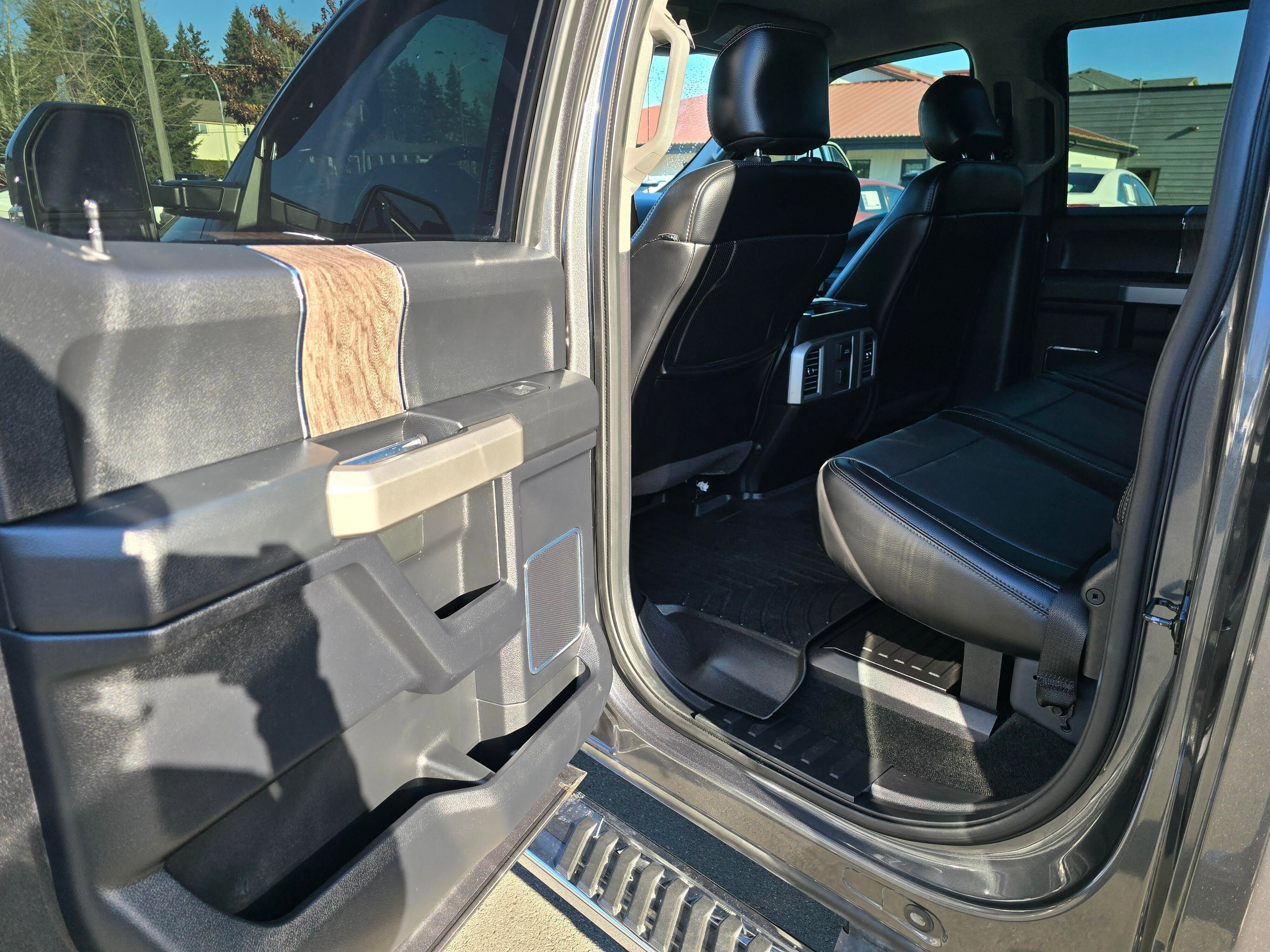 Used 2017 Ford F250 Lariat w/ Lariat Value Package AWD/4WD image 30