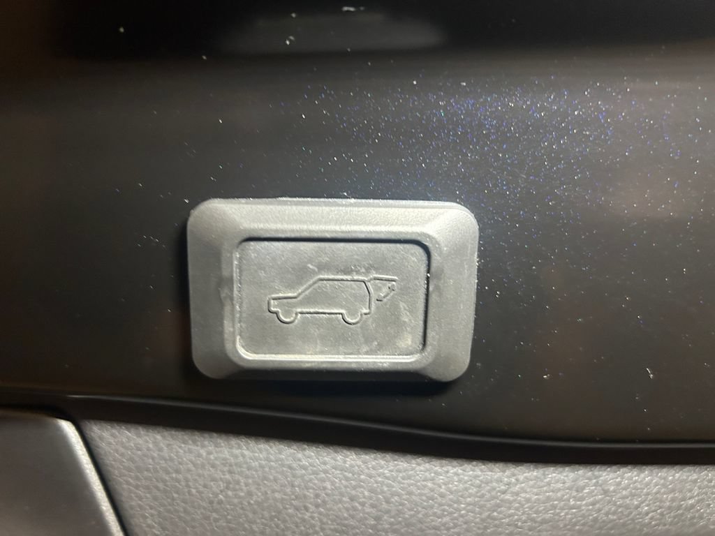 Used 2021 Toyota RAV4 XLE w/ Convenience Package AWD/4WD image 21