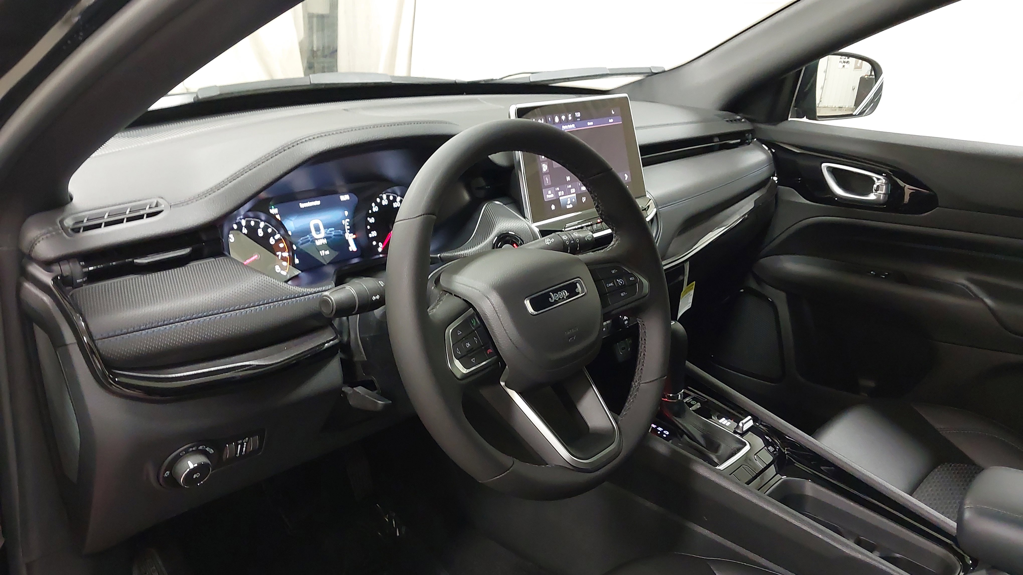 New 2026 Jeep Compass Latitude image 17