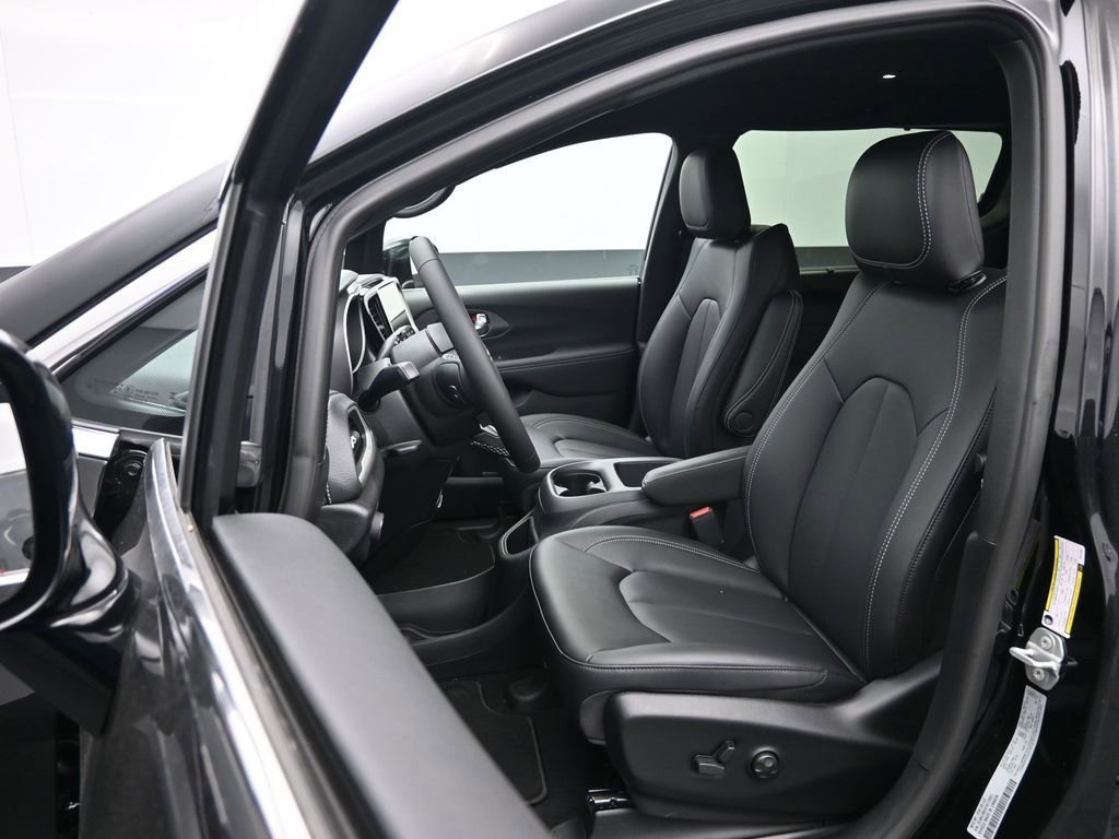 New 2026 Chrysler Pacifica Select AWD/4WD image 20