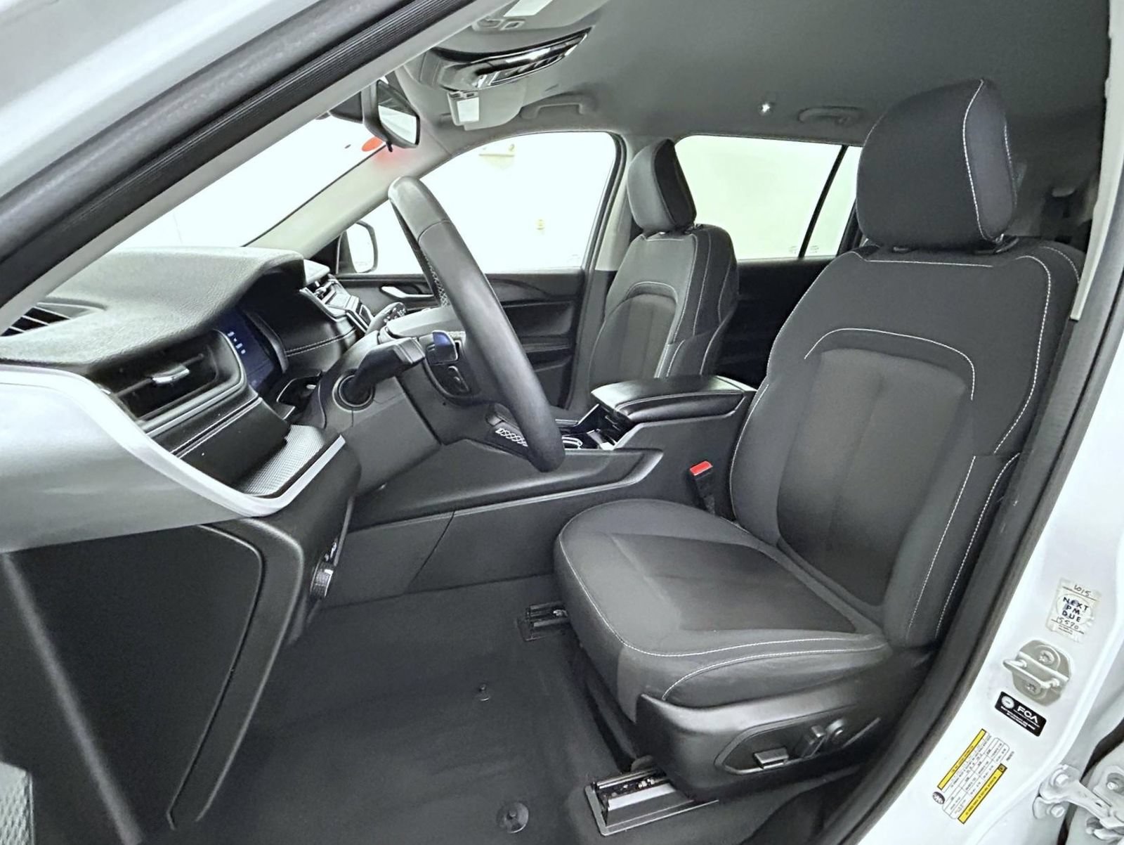 Used 2023 Jeep Grand Cherokee L Laredo AWD/4WD image 10