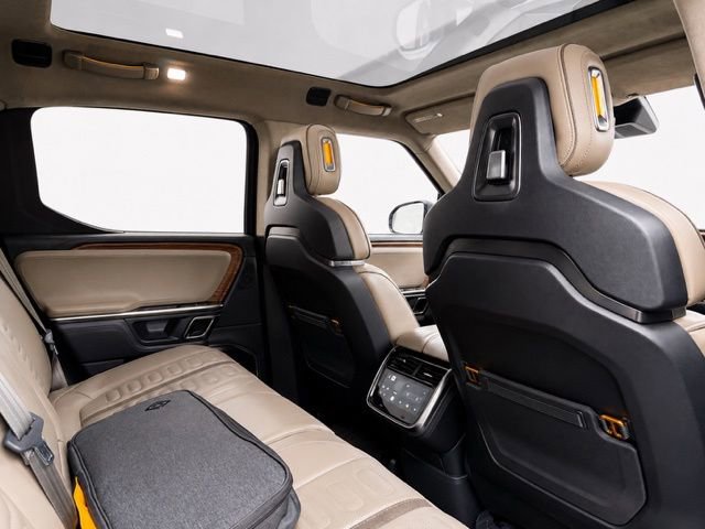 Used 2023 Rivian R1T Adventure AWD/4WD image 22