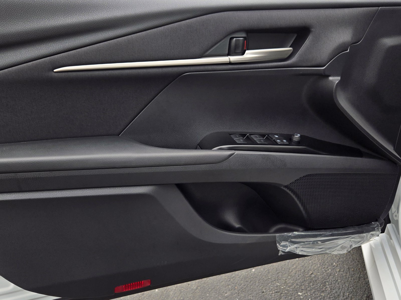 Certified 2026 Toyota Camry Hybrid FWD image 9