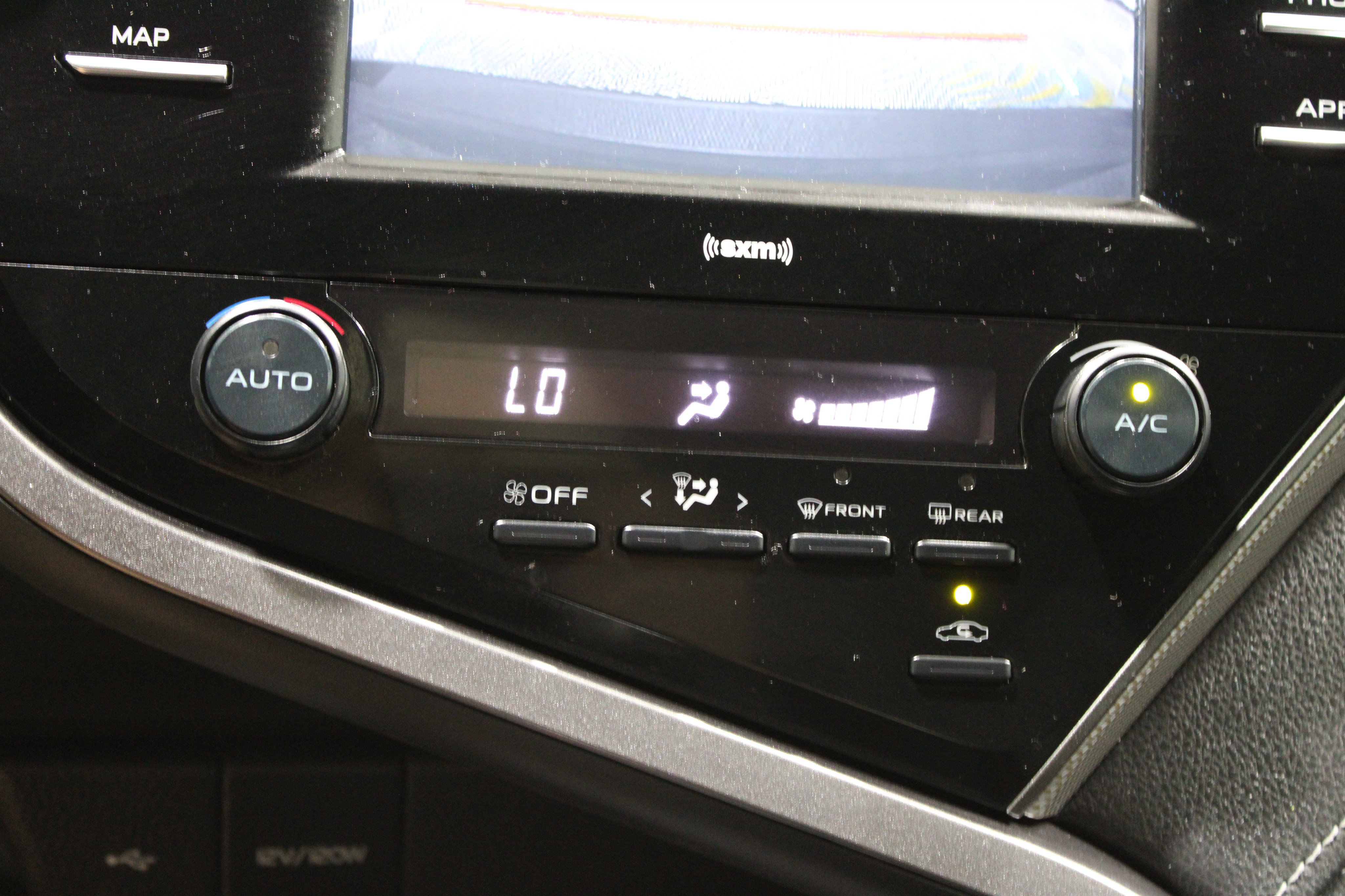 Used 2020 Toyota Camry SE w/ Protection Package (Q2) FWD image 16
