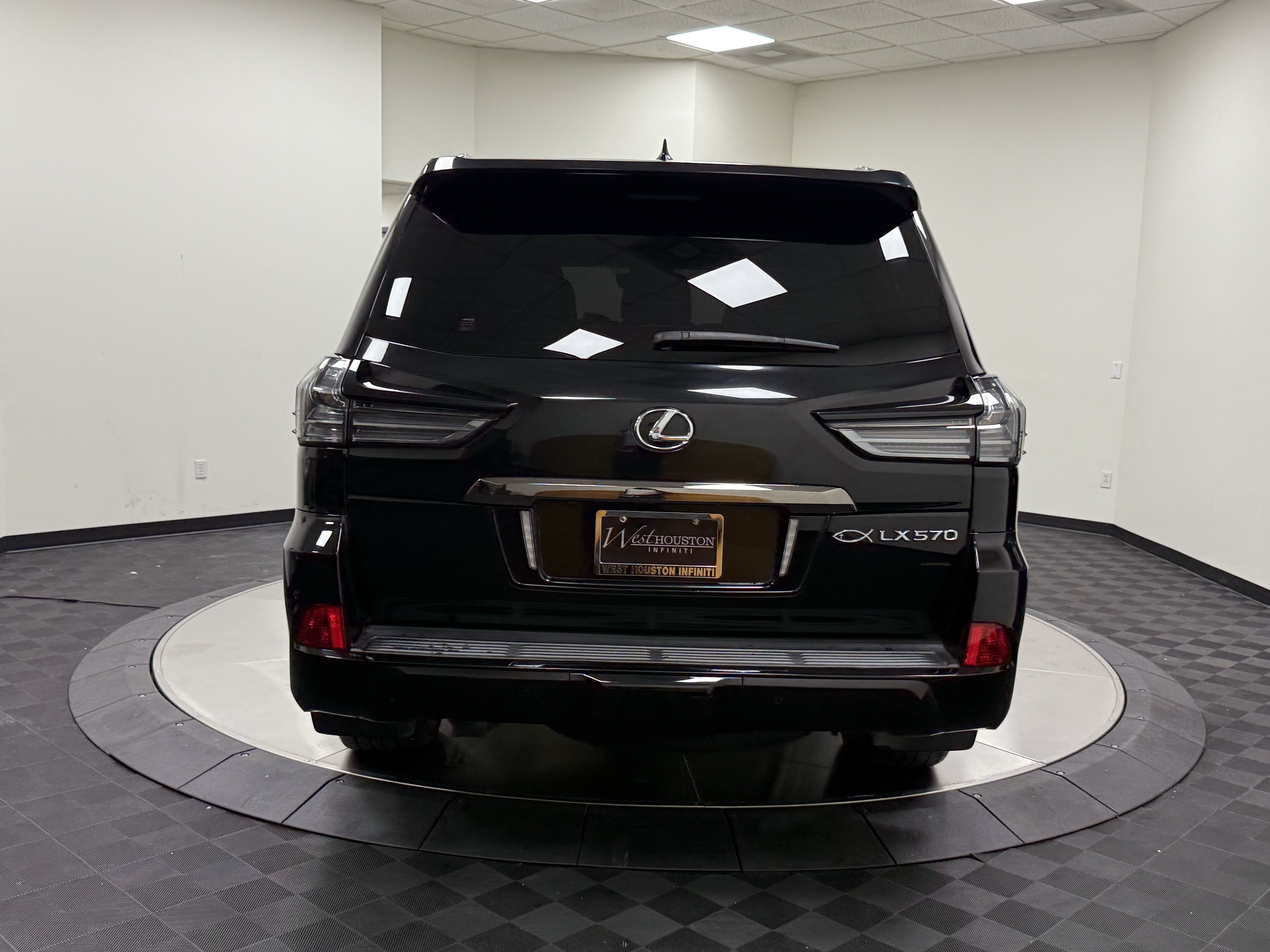 Used 2019 Lexus LX 570 4WD w/ Inspiration Series image 6