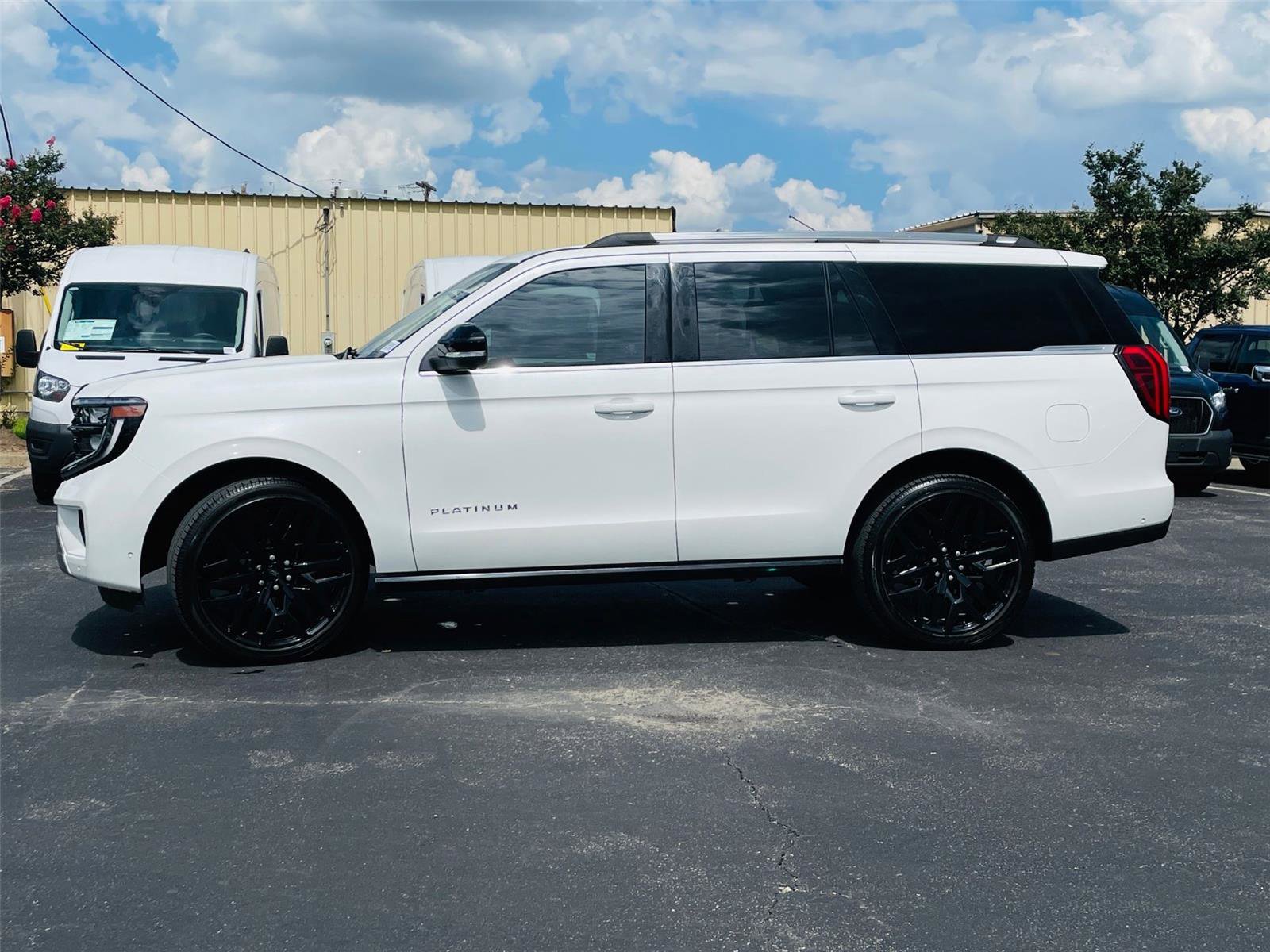 Used 2025 Ford Expedition Platinum w/ Platinum Ultimate Package AWD/4WD image 6