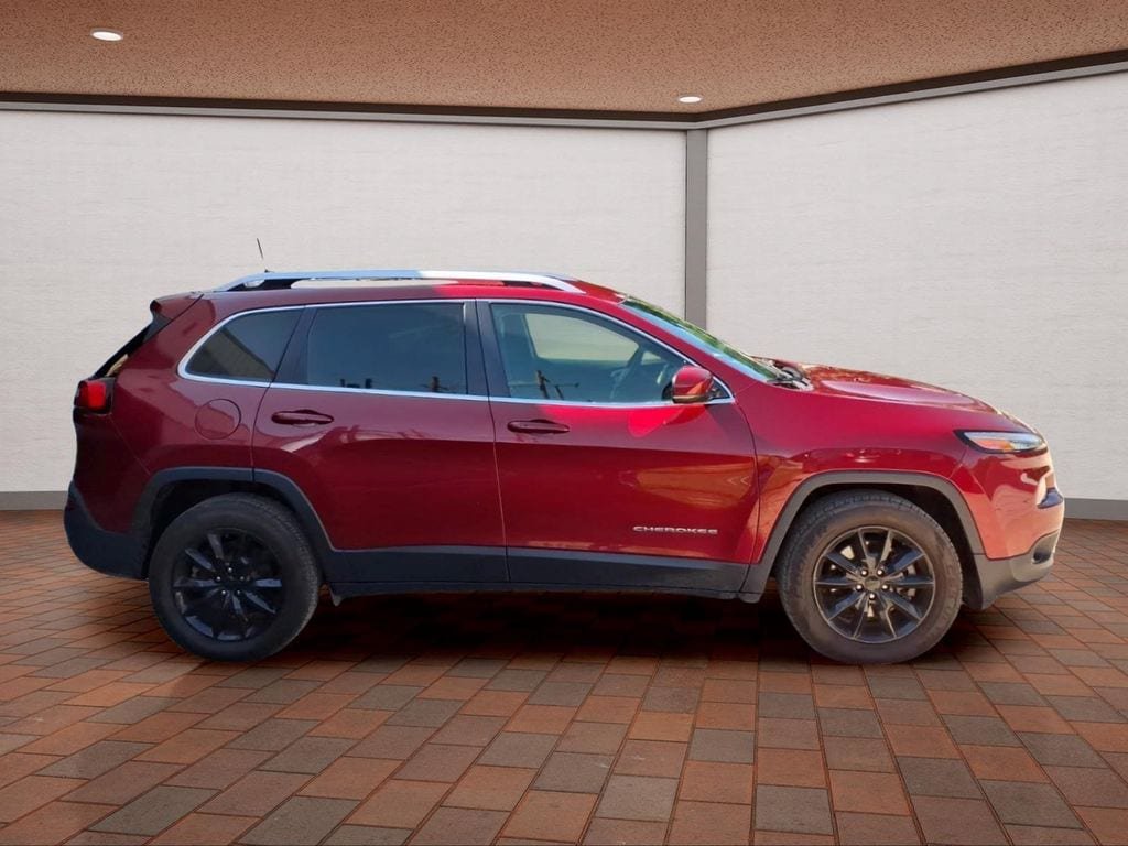 Used 2016 Jeep Cherokee Limited AWD/4WD image 4