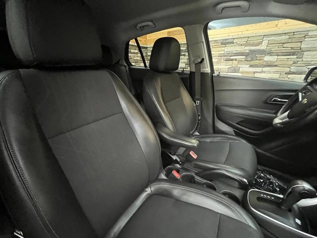 Used 2020 Chevrolet Trax LT w/ LT Convenience Package AWD/4WD image 16