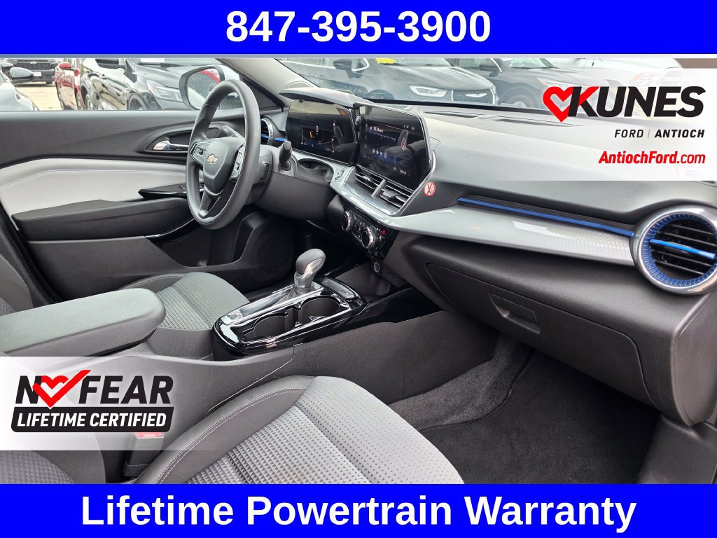Used 2025 Chevrolet Trax LT FWD image 34