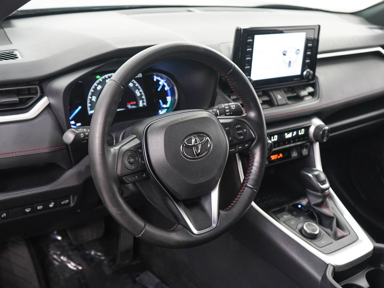 Used 2021 Toyota RAV4 SE w/ Weather & Moonroof Package AWD/4WD image 21