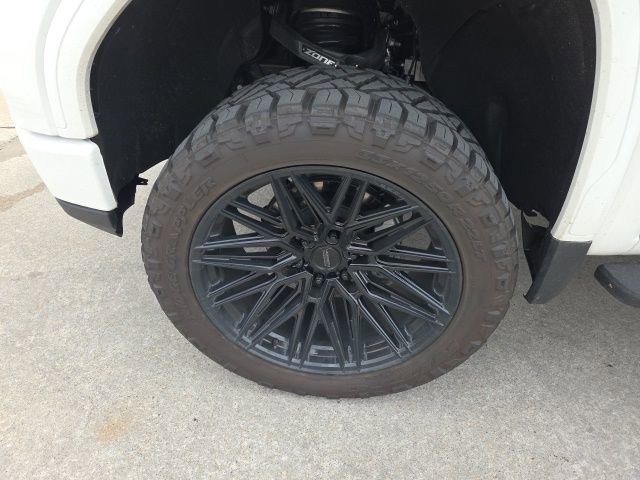 Used 2025 GMC Sierra 1500 AT4 w/ AT4 Premium Package image 9