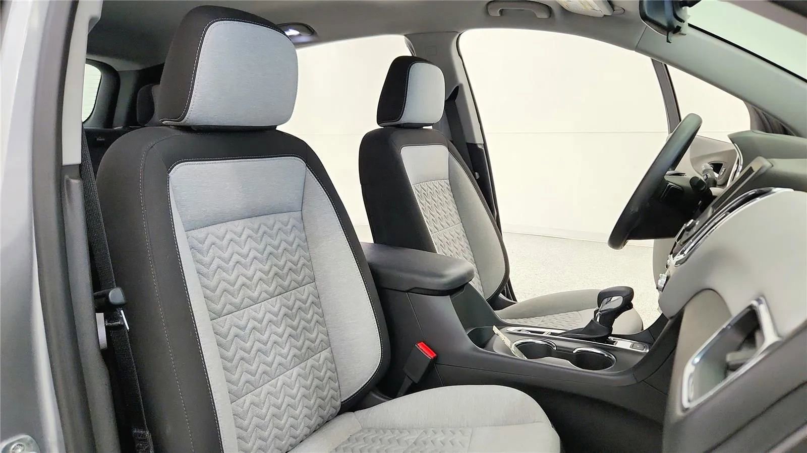 Used 2023 Chevrolet Equinox LS w/ Driver Confidence II Package AWD/4WD image 37