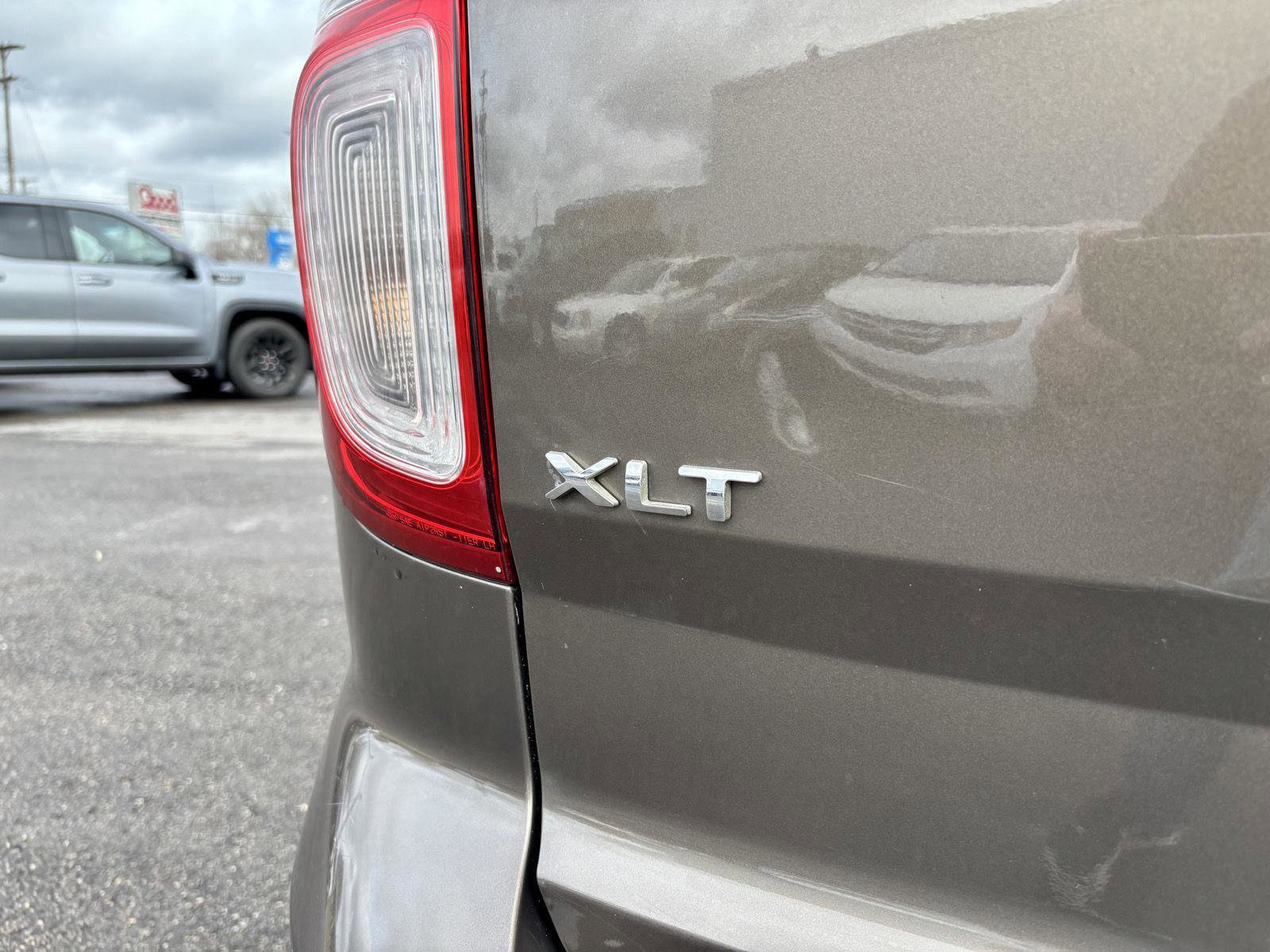 Used 2015 Ford Explorer XLT image 29