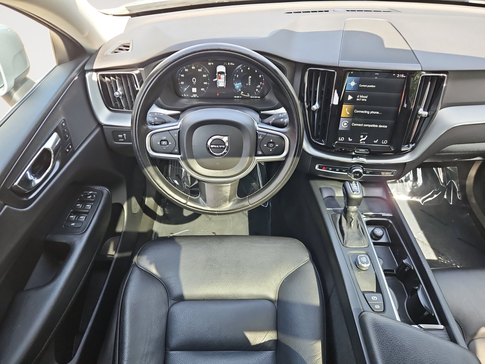Used 2018 Volvo XC60 T5 Momentum w/ Vision Package AWD/4WD image 10