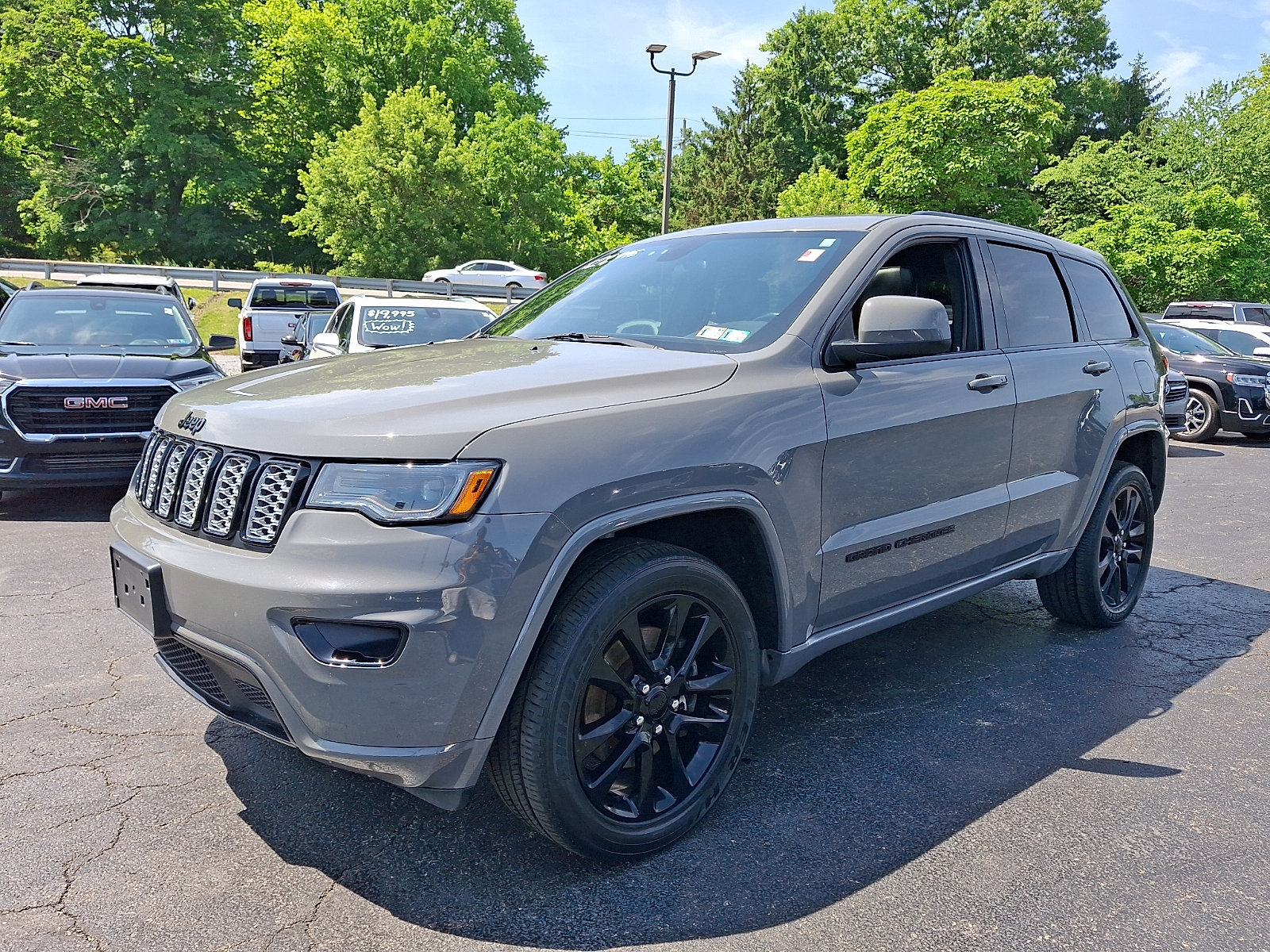 Used 2021 Jeep Grand Cherokee Laredo X AWD/4WD image 3