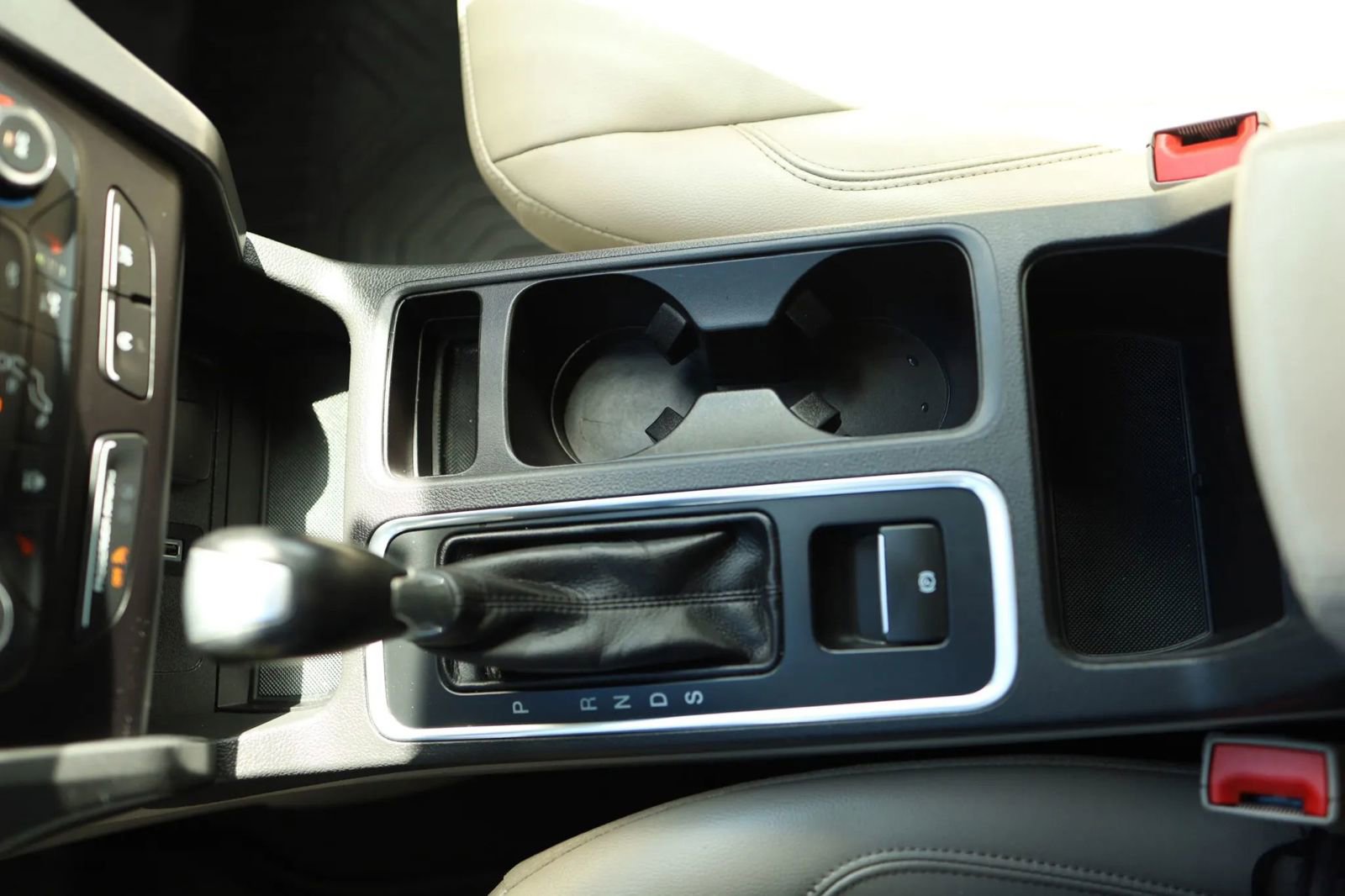 Used 2017 Ford Escape SE w/ SE Leather Comfort Package image 26