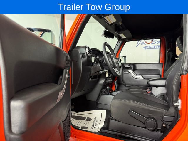 Used 2015 Jeep Wrangler Sahara w/ Connectivity Group AWD/4WD image 9