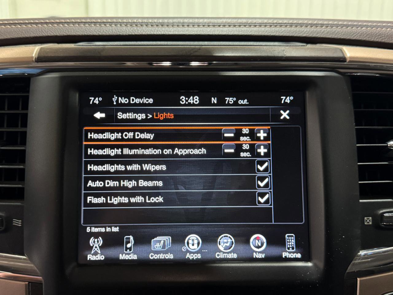 Used 2015 RAM 1500 Laramie Longhorn w/ Convenience Group AWD/4WD image 25
