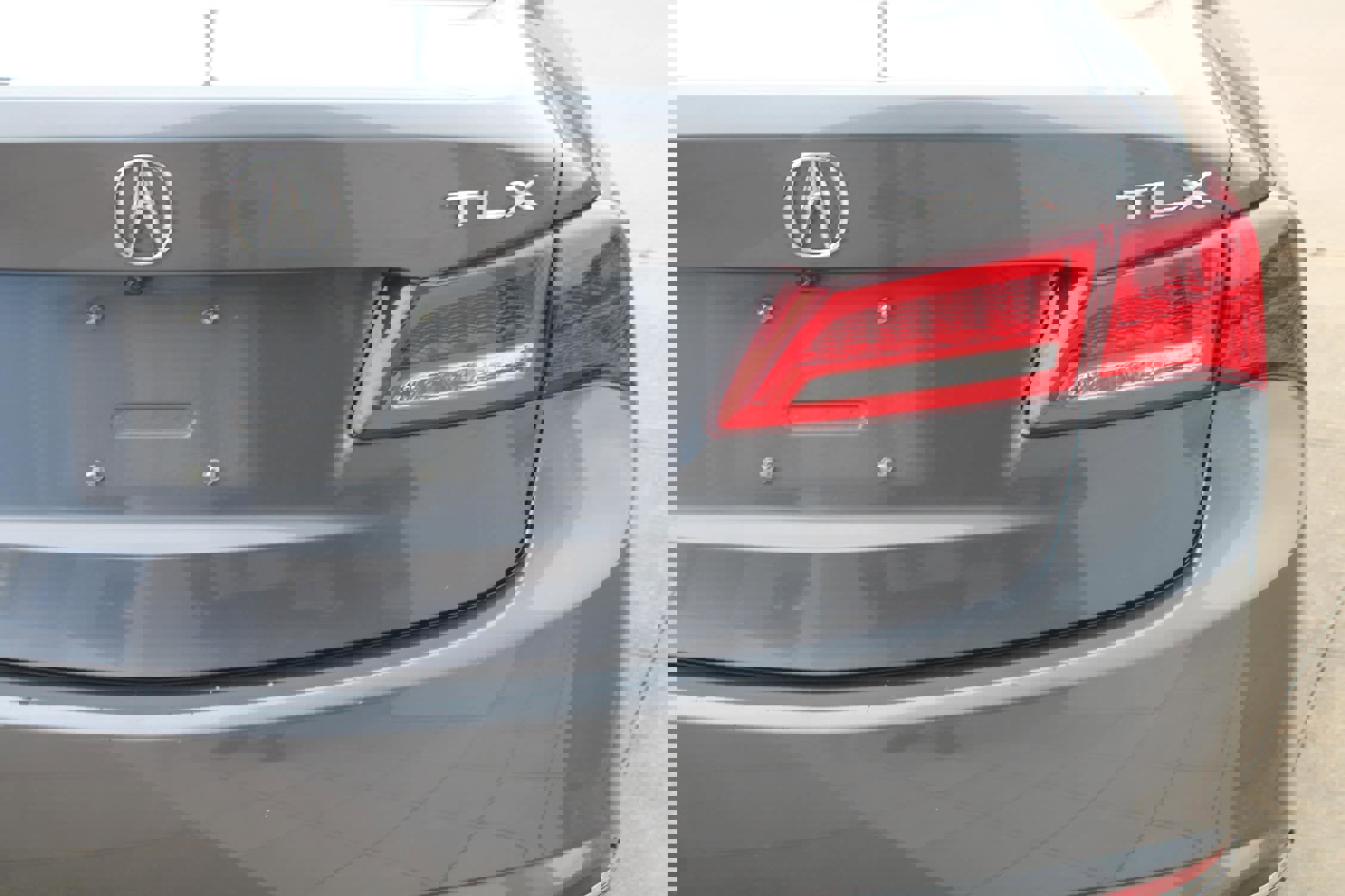 Used 2019 Acura TLX image 4