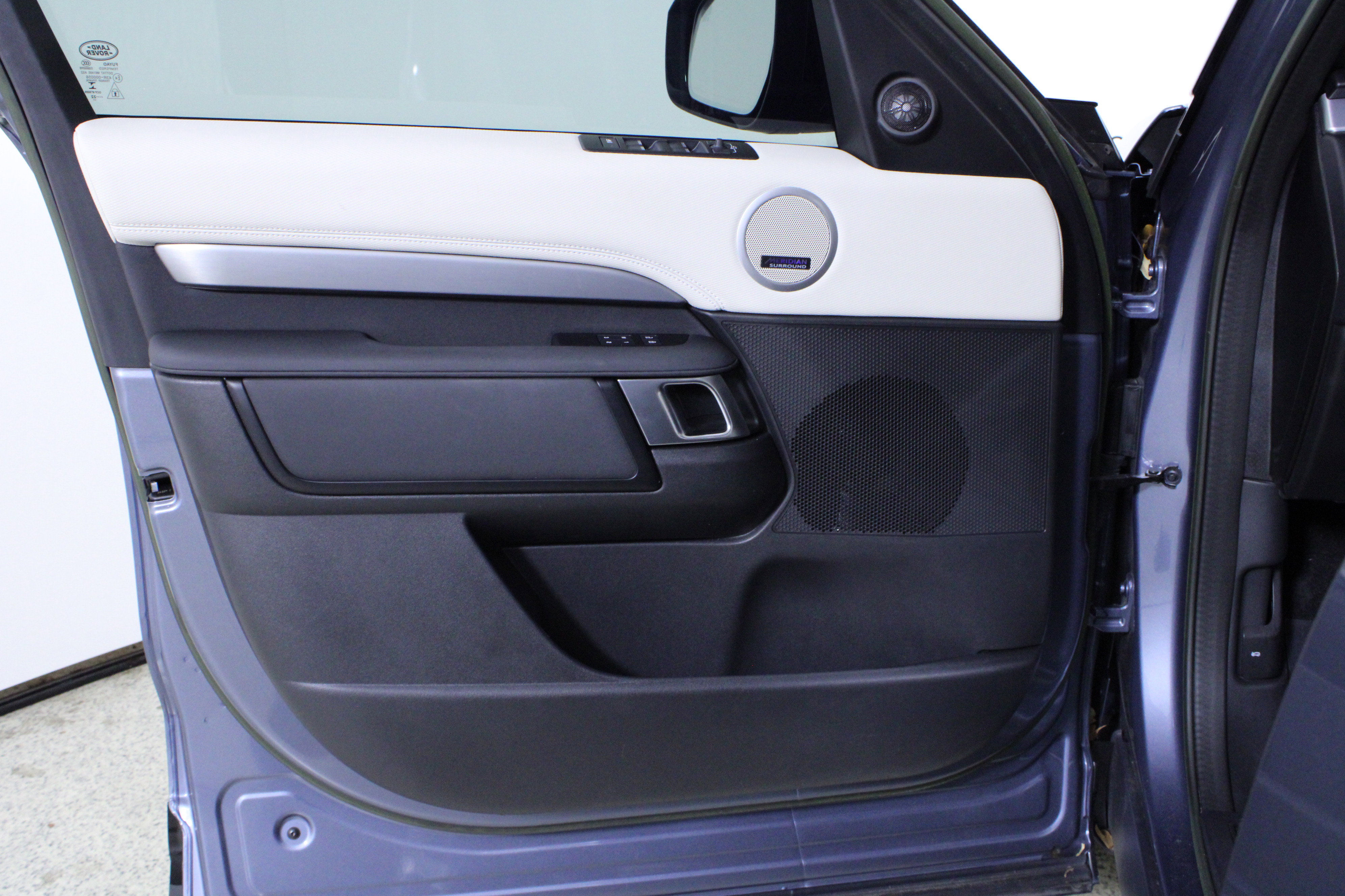 Used 2023 Land Rover Discovery HSE R-Dynamic image 21