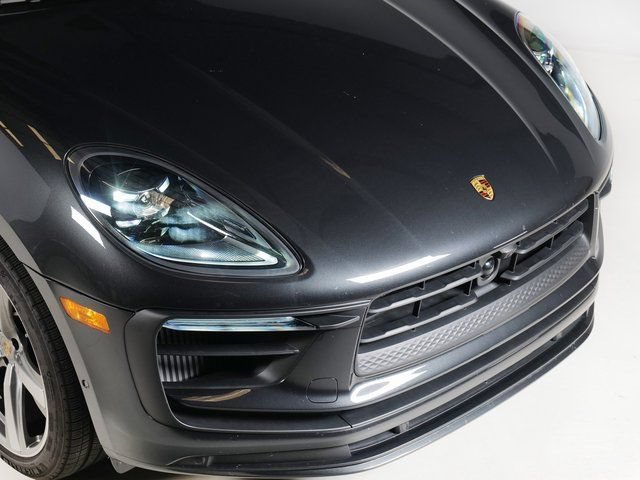 Certified 2025 Porsche Macan S AWD/4WD image 33