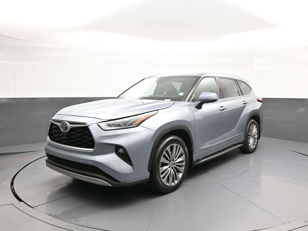 Certified 2020 Toyota Highlander Platinum w/ Preferred Accessory Package AWD/4WD image 1
