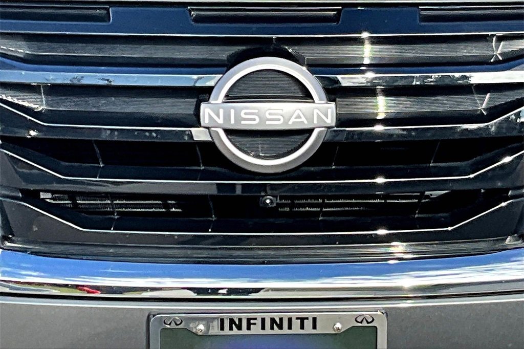 Used 2022 Nissan Pathfinder Platinum w/ Cargo Package image 12