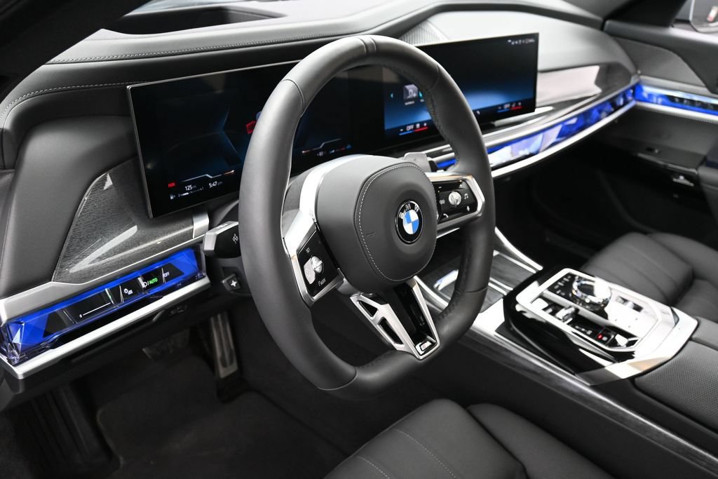 Used 2025 BMW 760i xDrive AWD/4WD image 18