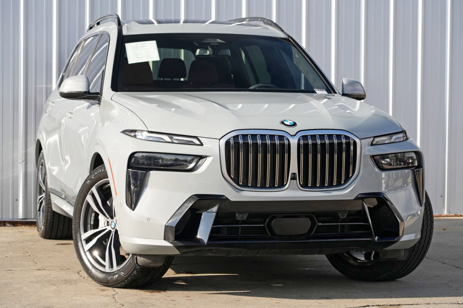 Used 2023 BMW X7 xDrive40i w/ M Sport Package image 4
