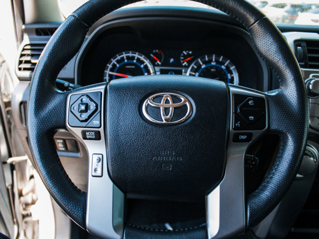 Used 2015 Toyota 4Runner SR5 AWD/4WD image 13