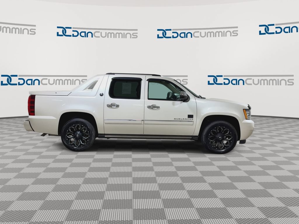 Used 2013 Chevrolet Avalanche LTZ AWD/4WD image 9