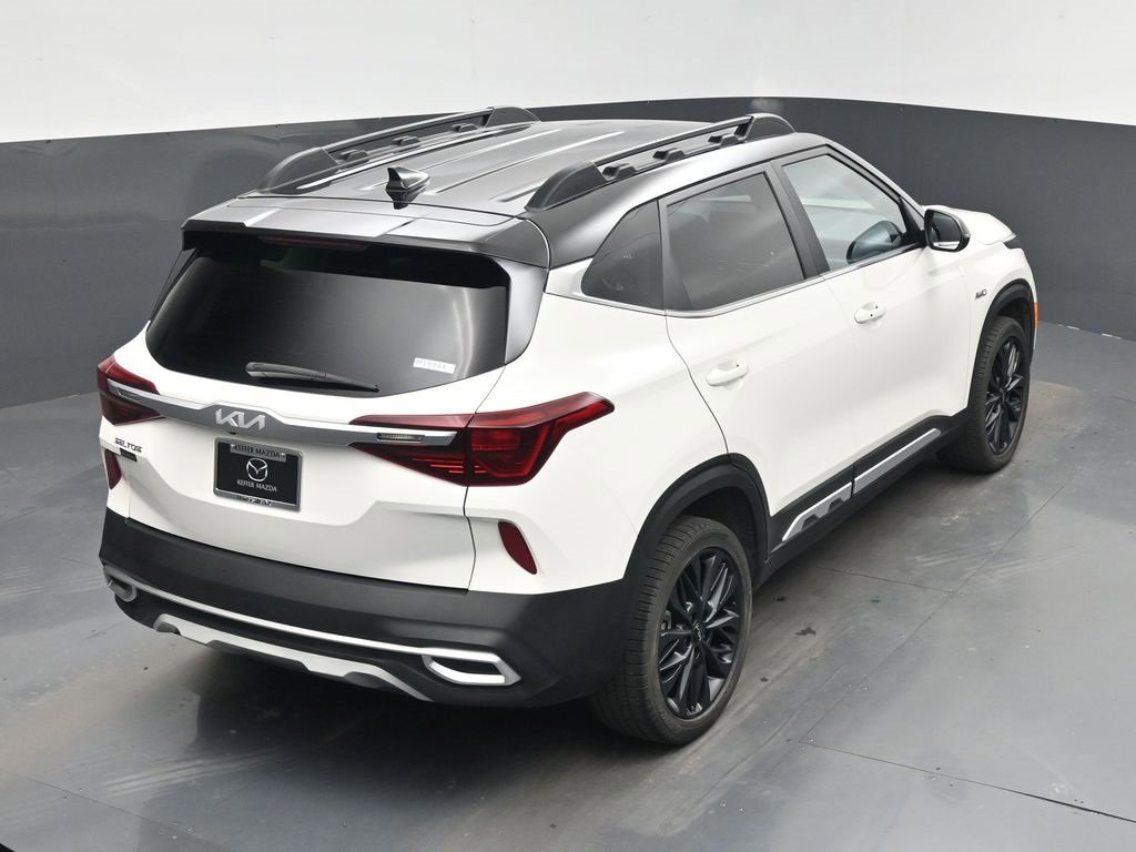 Used 2022 Kia Seltos Nightfall Edition image 16