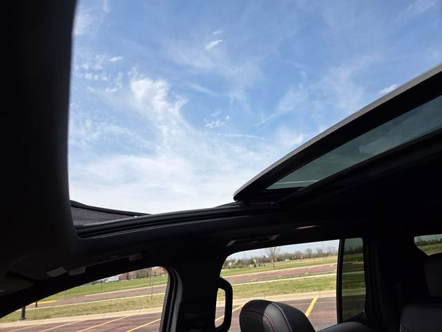 Used 2024 Chevrolet Traverse RS AWD/4WD image 37