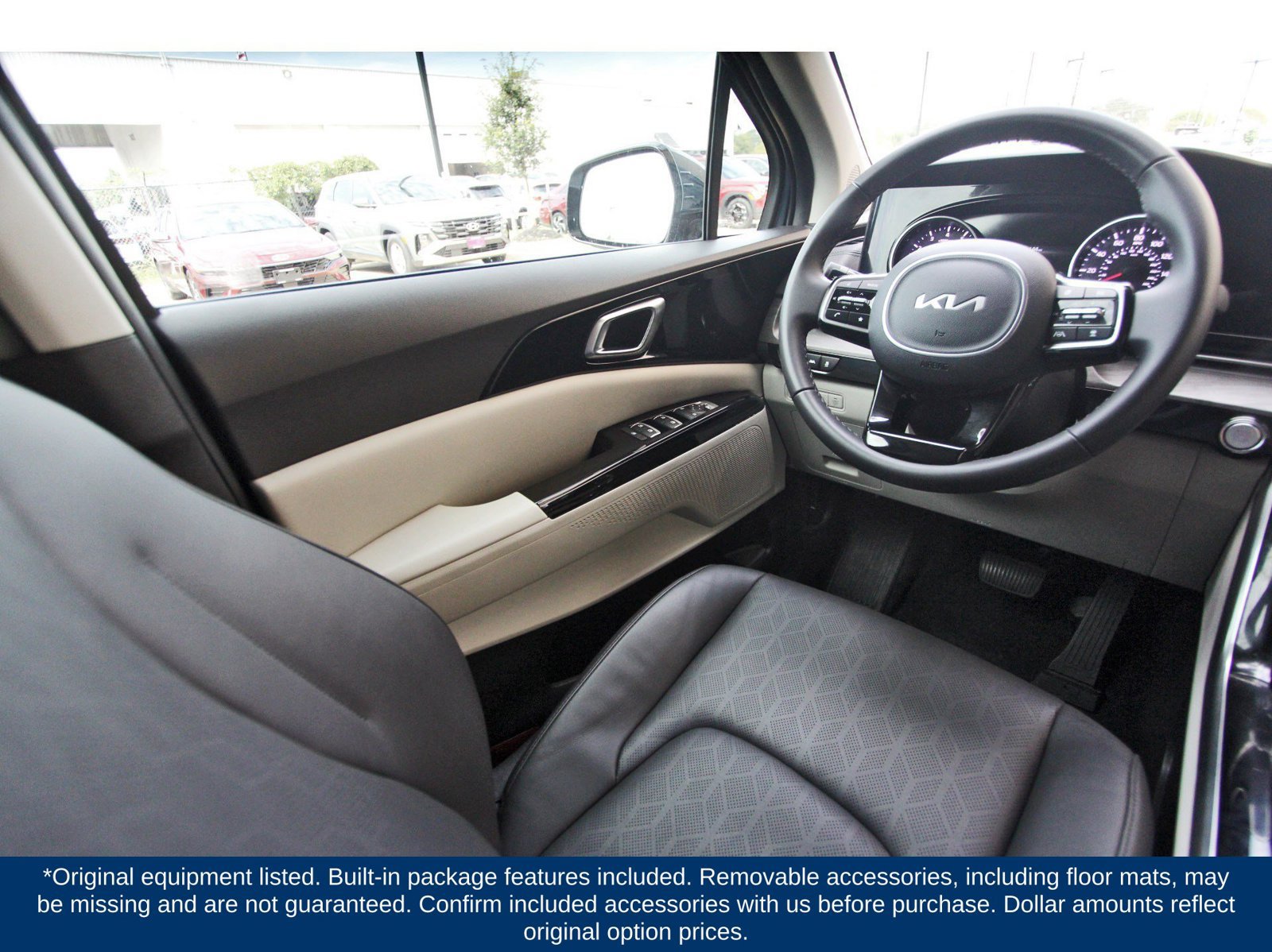 Used 2024 Kia Carnival EX FWD image 10