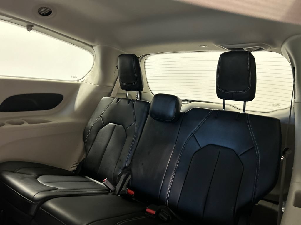 Used 2023 Chrysler Pacifica Touring-L FWD image 29