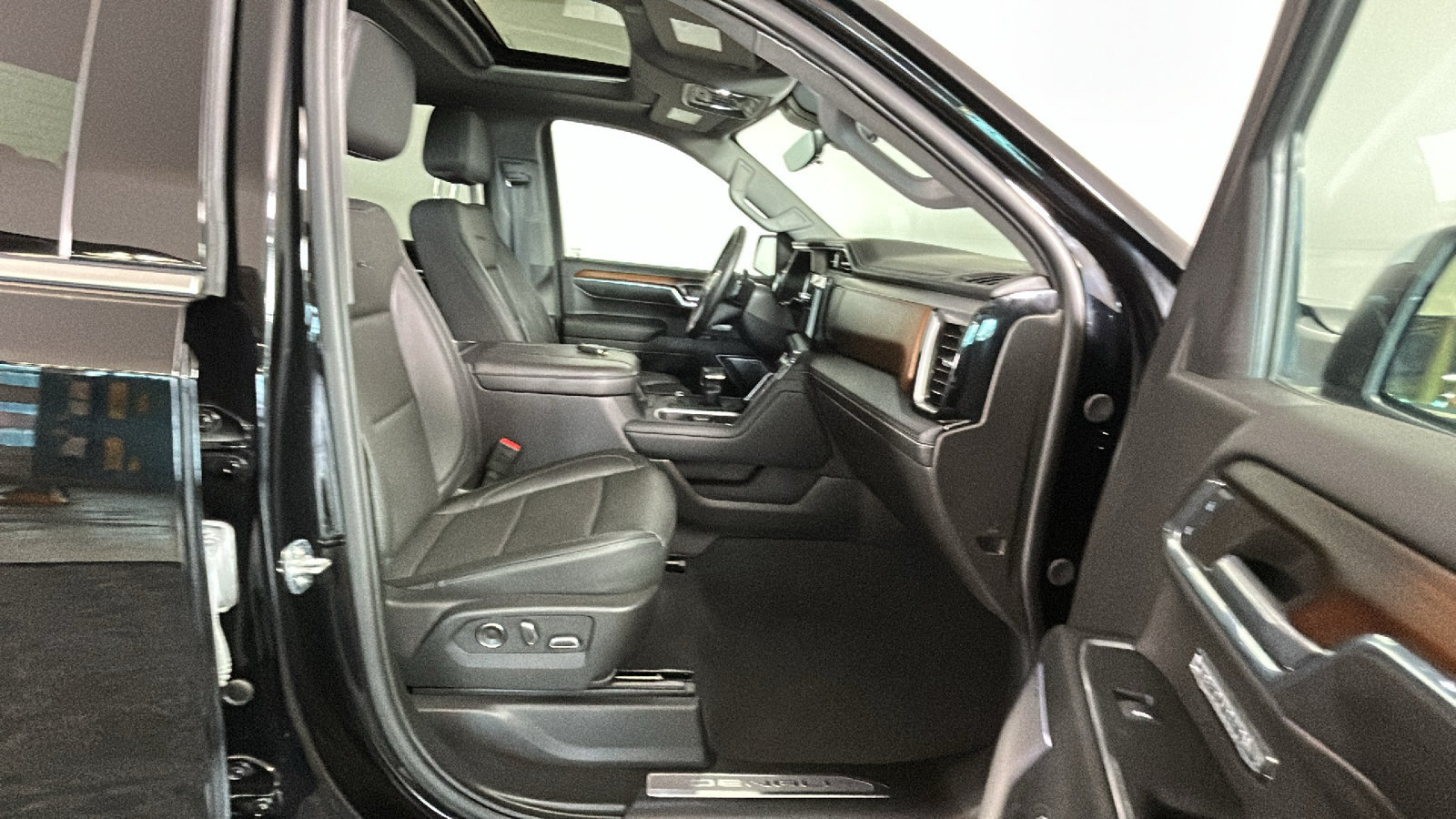 Used 2024 GMC Sierra 1500 Denali w/ Denali Reserve Package AWD/4WD image 36