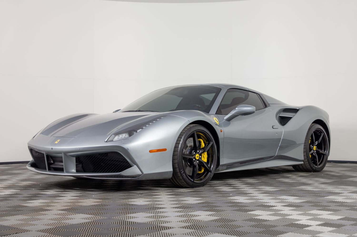 Used 2019 Ferrari 488 Spider image 1