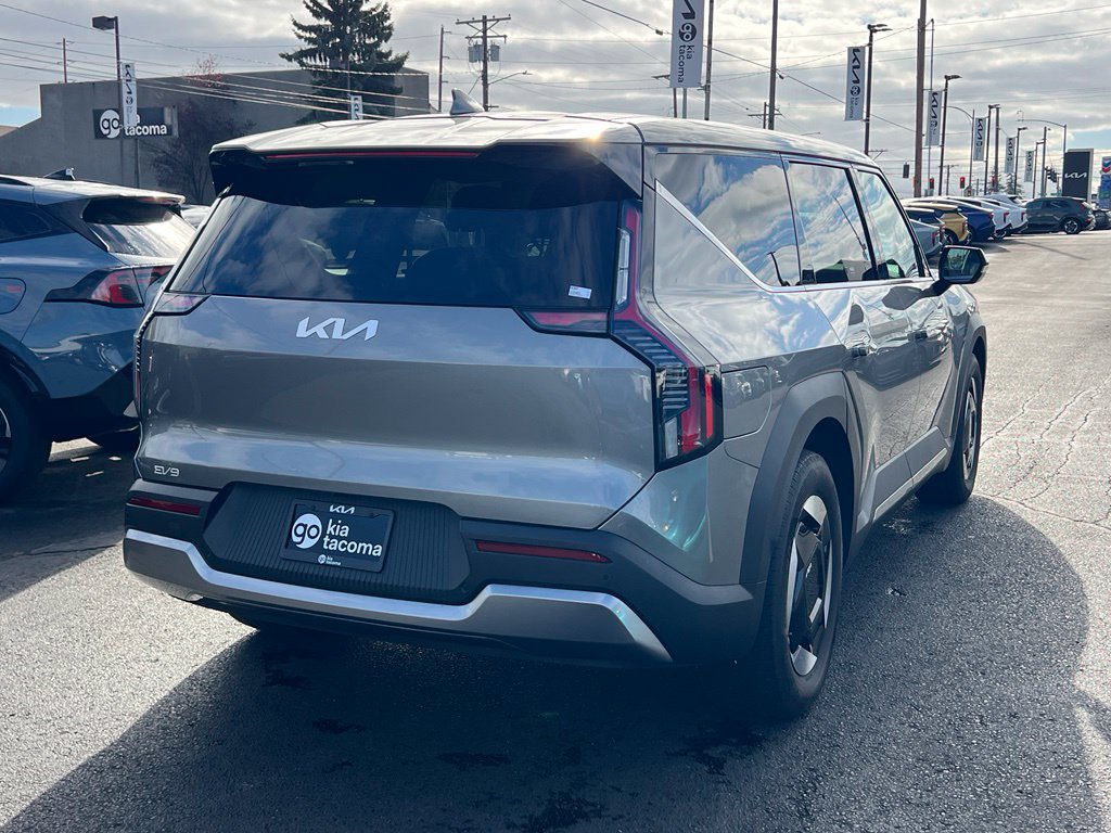 Certified 2024 Kia EV9 Light Long Range RWD image 9