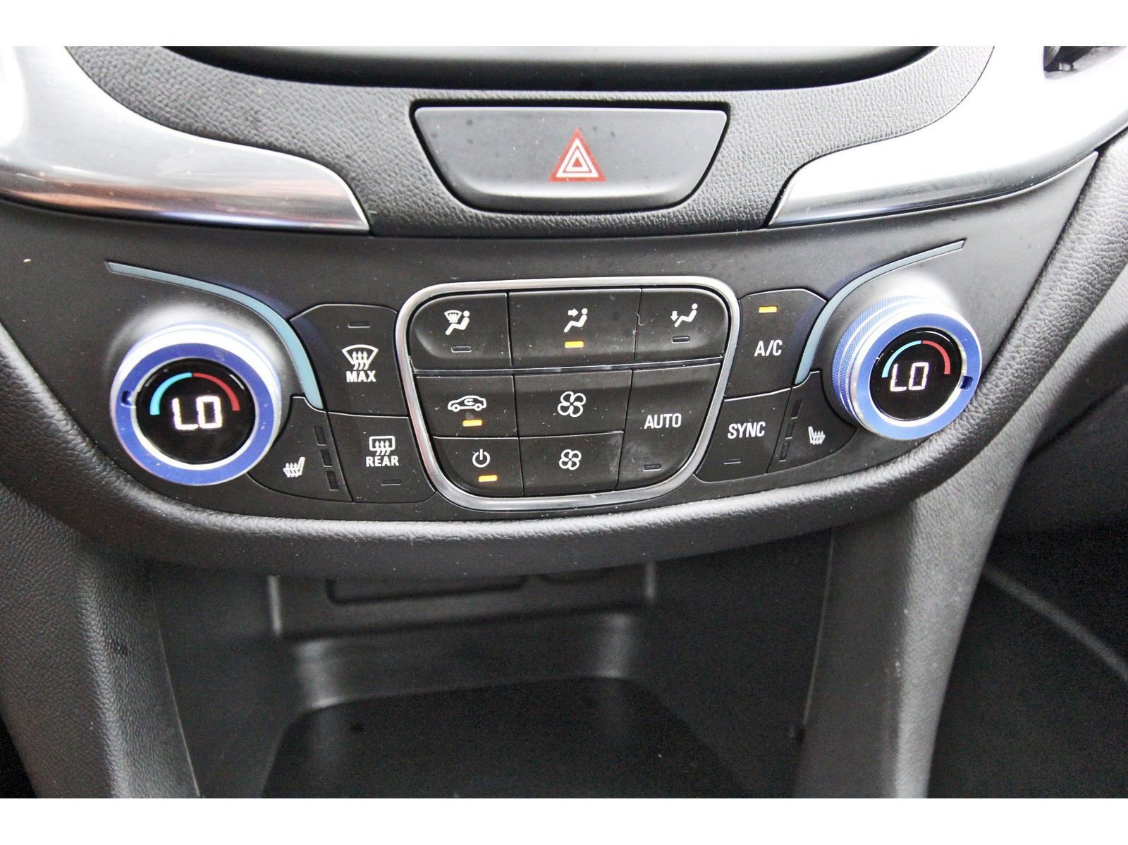 Used 2021 Chevrolet Equinox LT FWD image 27