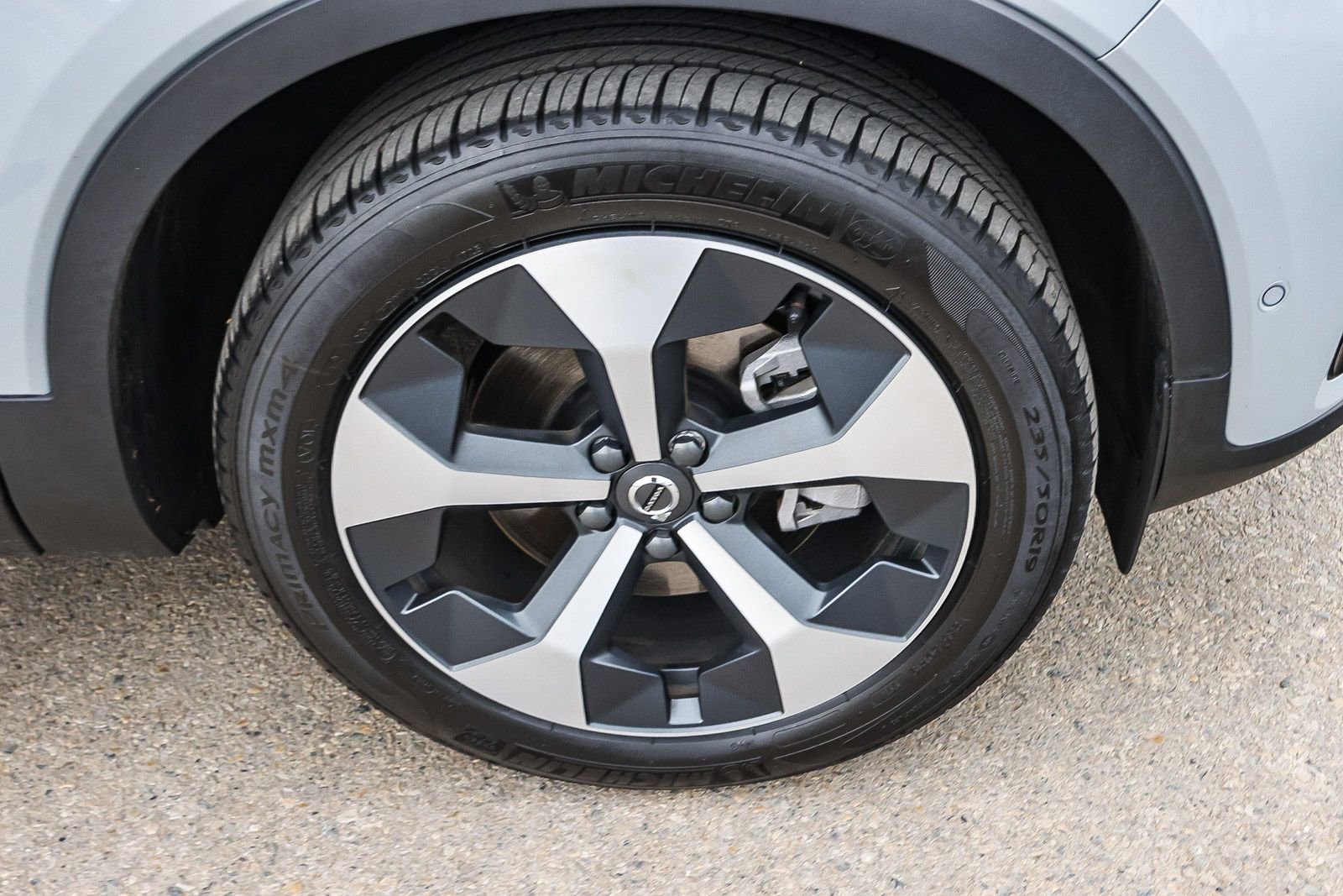 Used 2026 Volvo XC40 B5 Plus w/ Protection Package Premier image 15