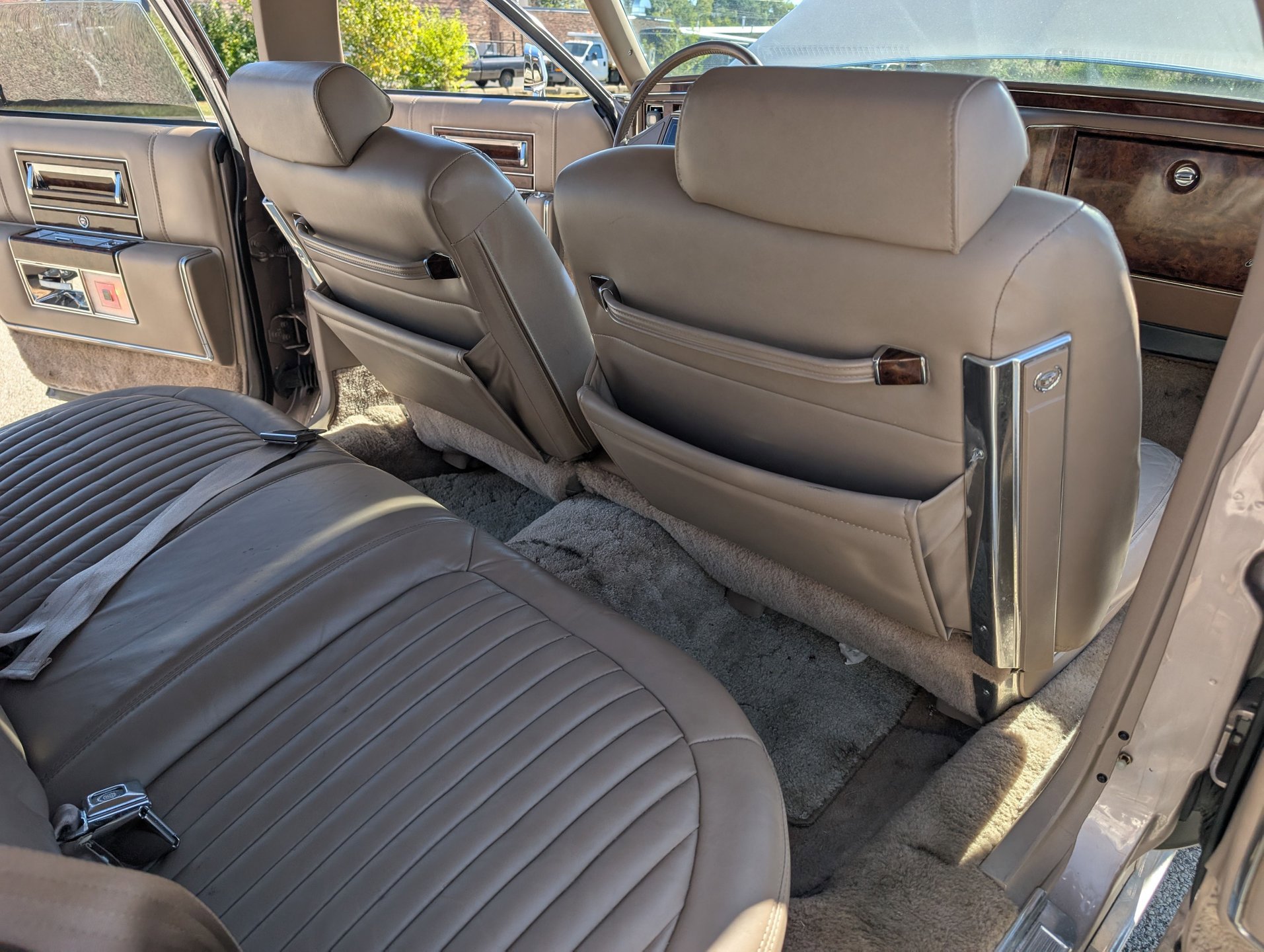 Used 1990 Cadillac Brougham image 86