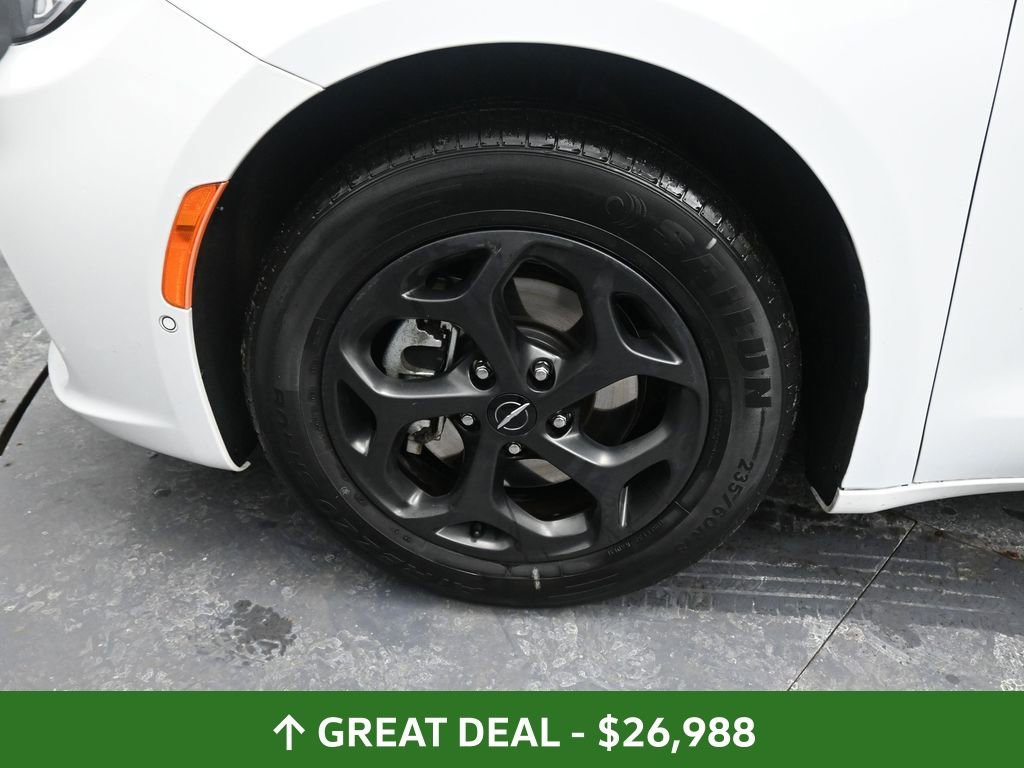 Used 2024 Chrysler Pacifica Select image 15