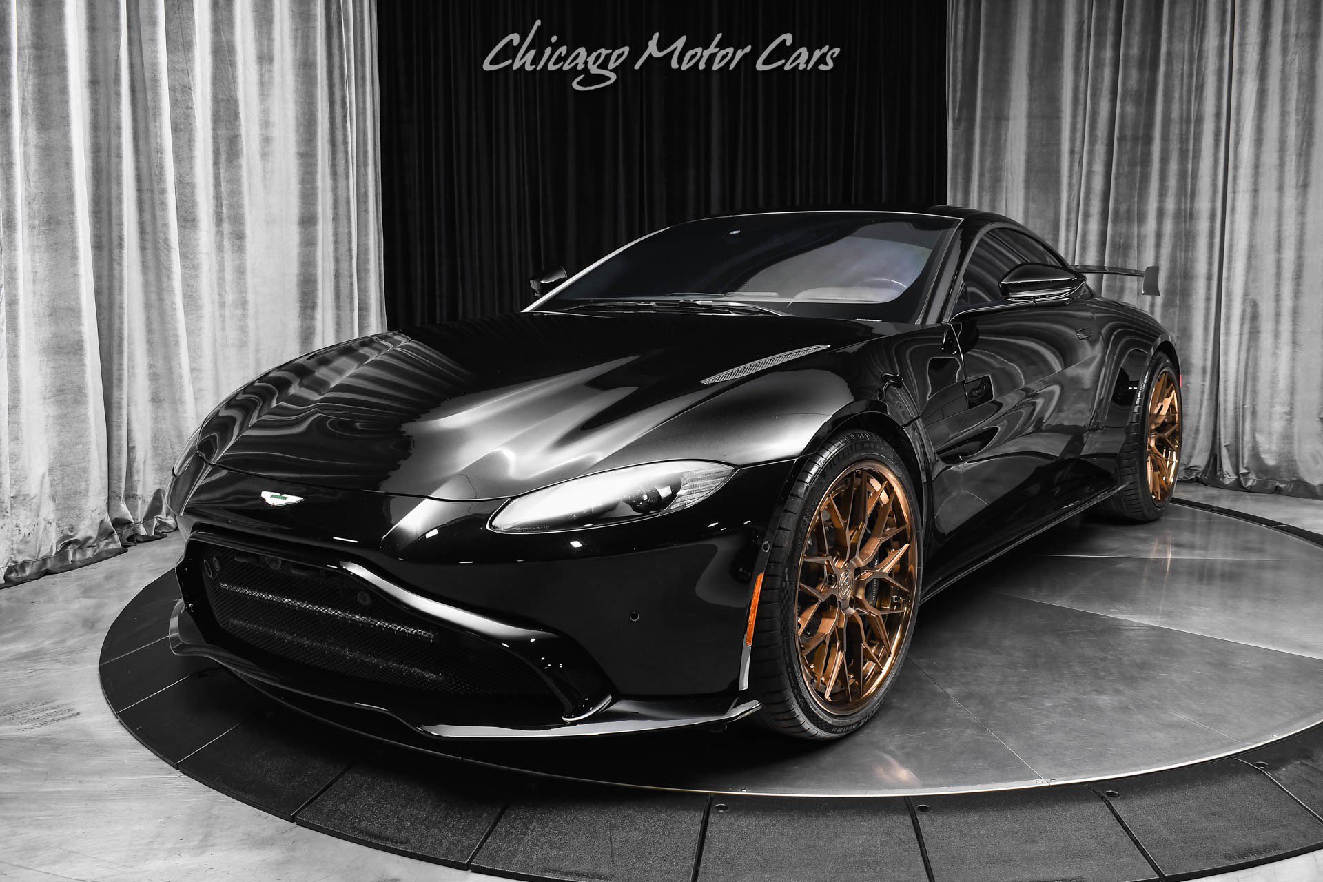 Used 2020 Aston Martin V8 Vantage Coupe RWD image 2