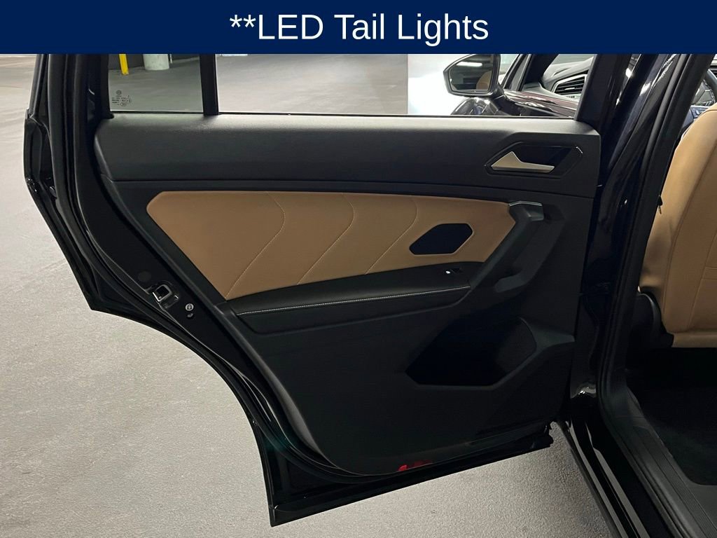 Used 2024 Volkswagen Tiguan SE w/ Panoramic Sunroof Package image 18