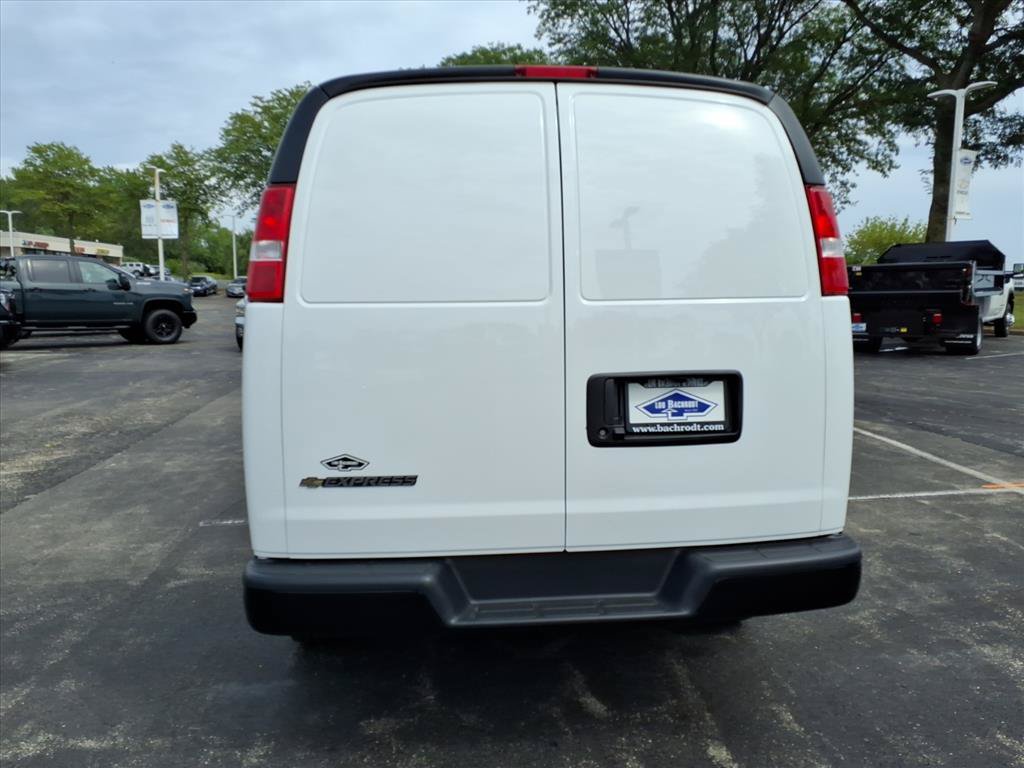 New 2026 Chevrolet Express 3500 w/ Driver Convenience Package RWD image 6