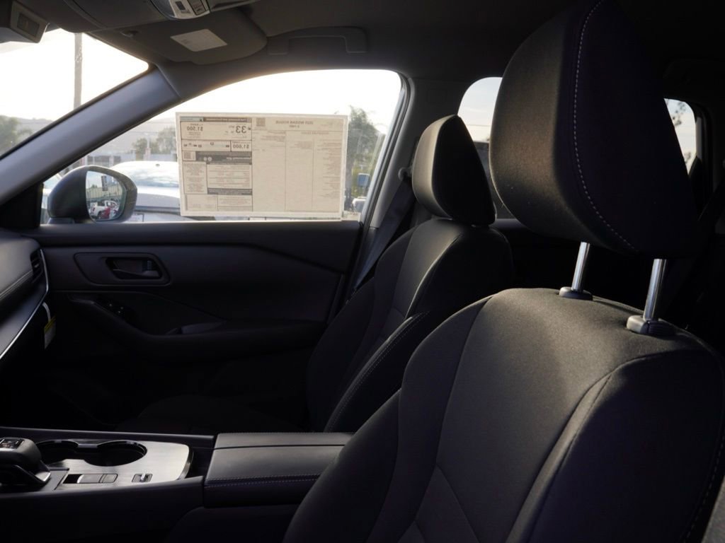 New 2025 Nissan Rogue S image 8