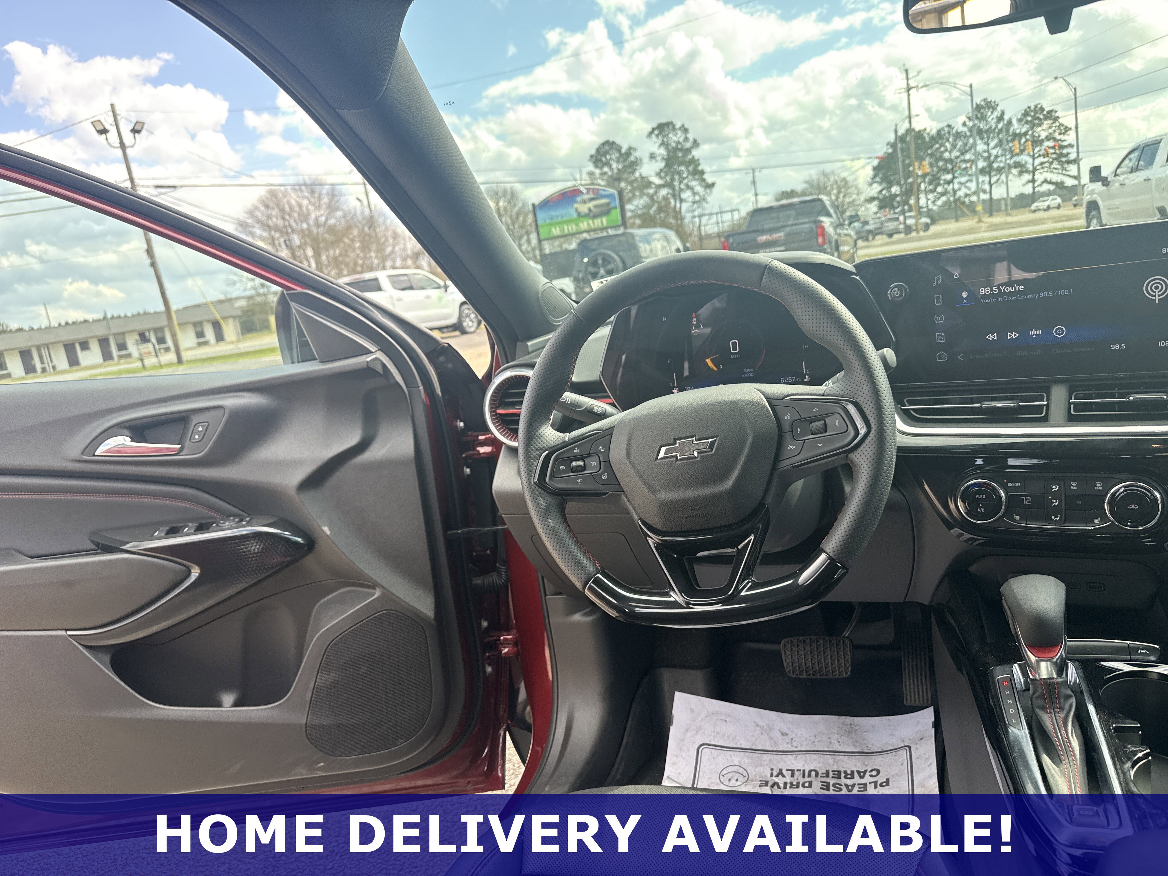 Used 2024 Chevrolet Trax RS w/ Sunroof Package image 7