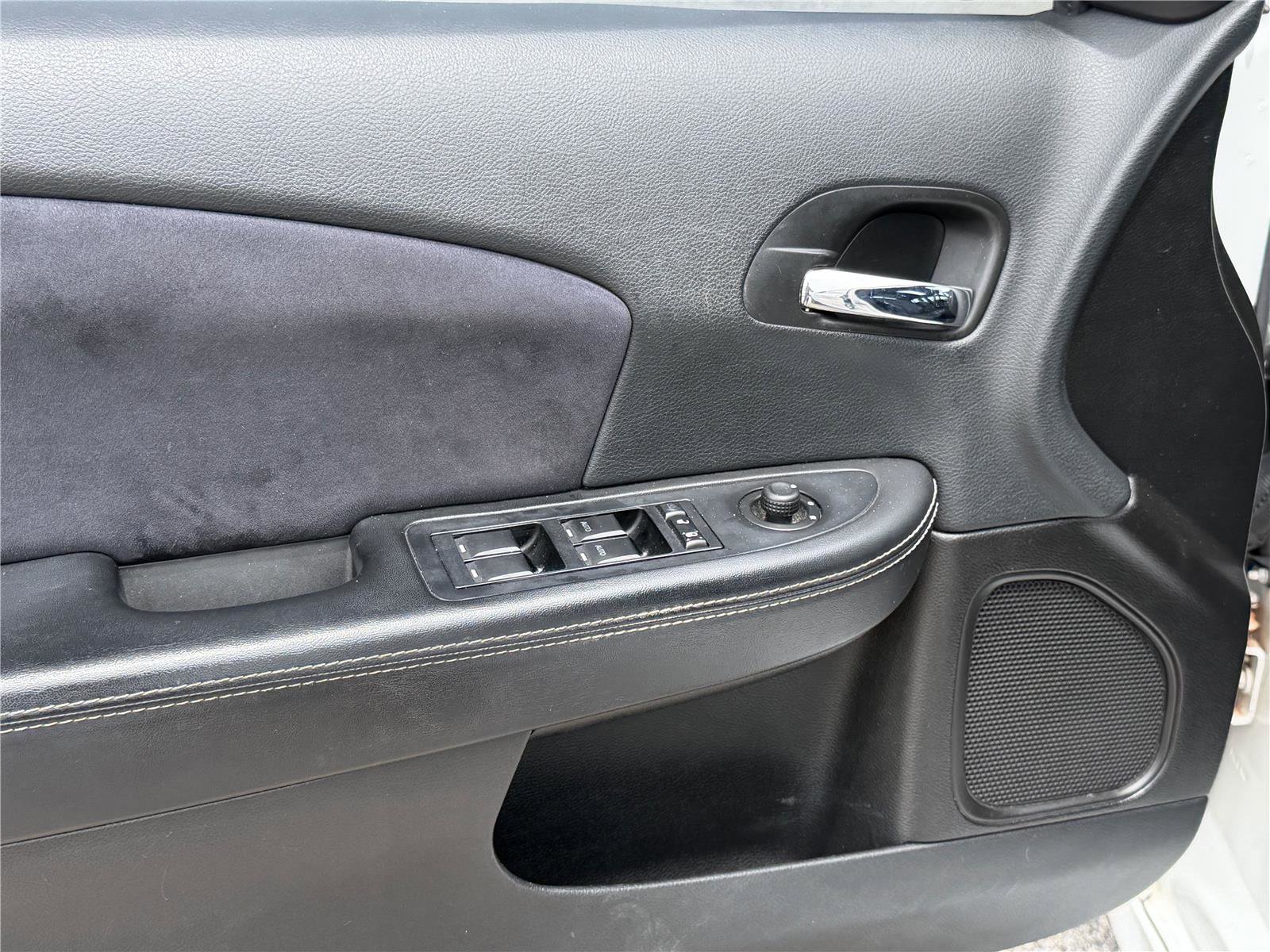 Used 2014 Chrysler 200 Limited w/ Sun/Sound Group FWD image 12