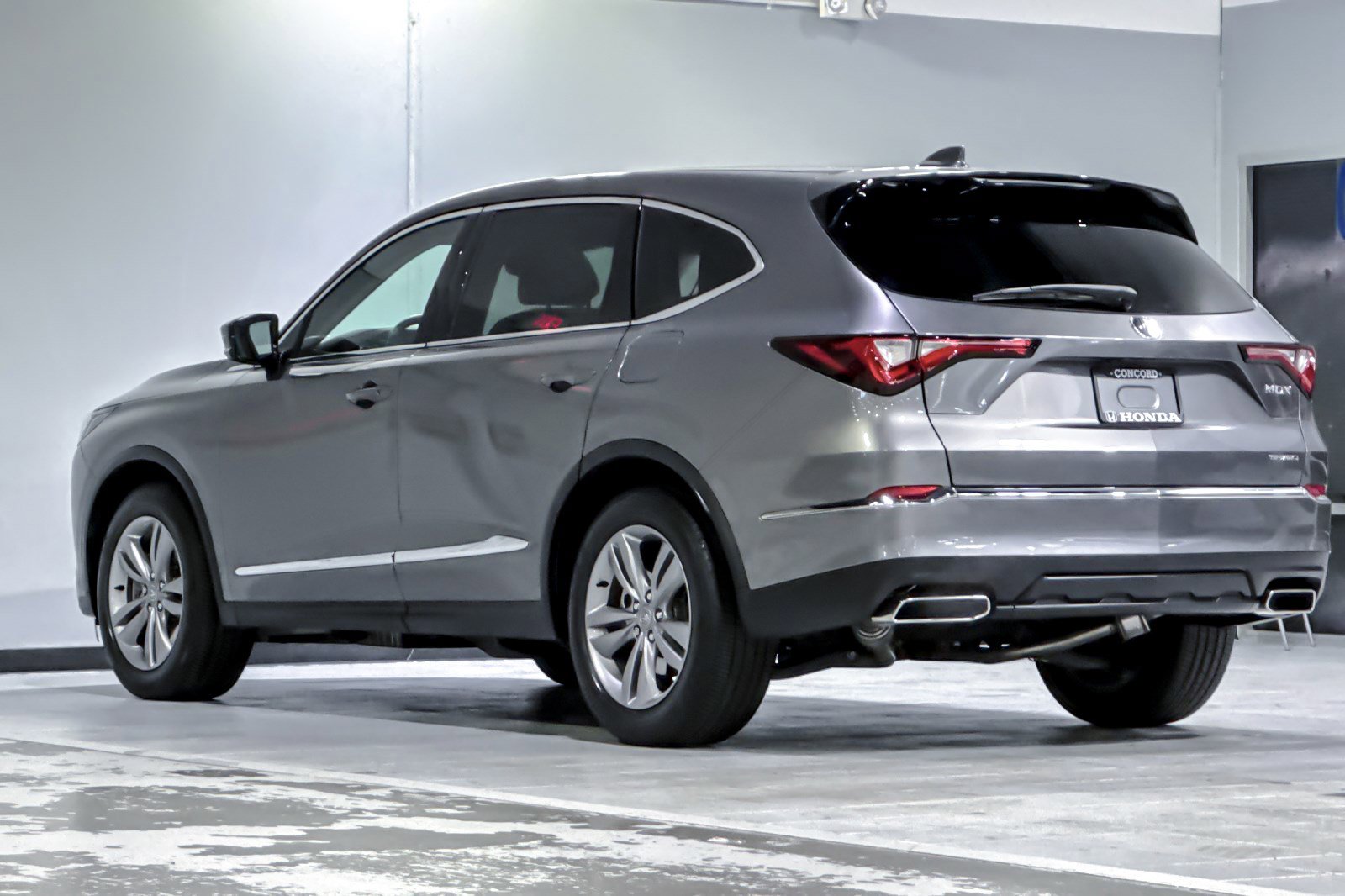 Used 2023 Acura MDX SH-AWD image 3